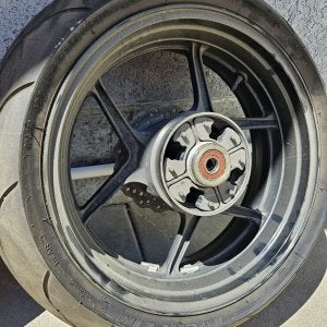 Complete set of factory Gen 1 wheels | Kawasaki ZX-10R Forum